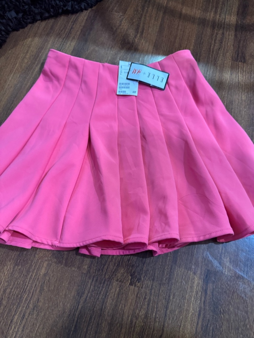 H&M + ELLE Pleated Mini Skirt in Bright Pink Size 6 NWT - Picture 8 of 8